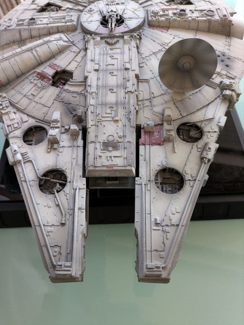 ★週末値下げ ミレニアム·ファルコン　完成品台座付き