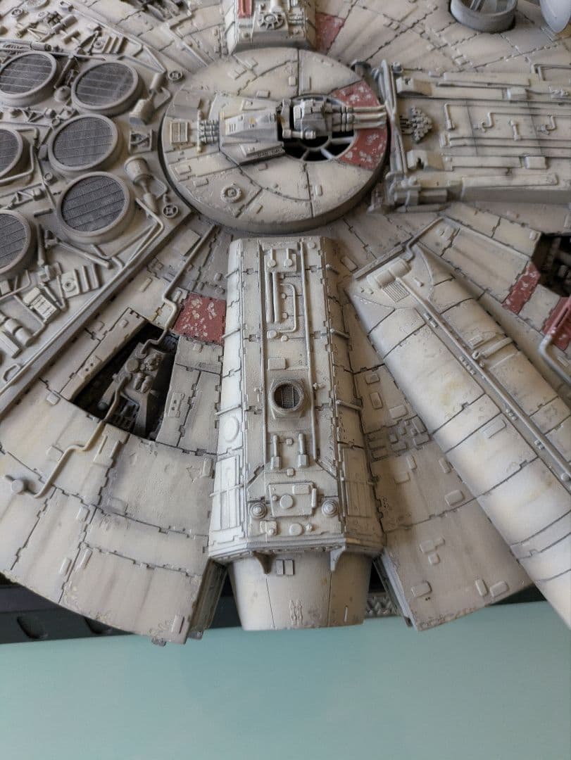 ★週末値下げ ミレニアム·ファルコン　完成品台座付き