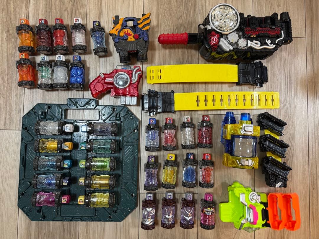 仮面ライダーとスーパー戦隊のおもちゃ各種