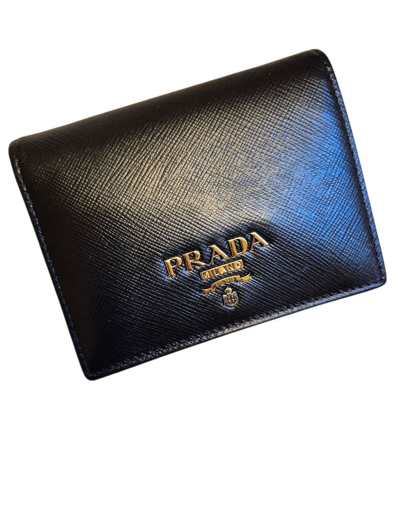 ＰＲＡＤＡ　プラダ　サフィアーノ　二つ折り財布　ブラック革 x