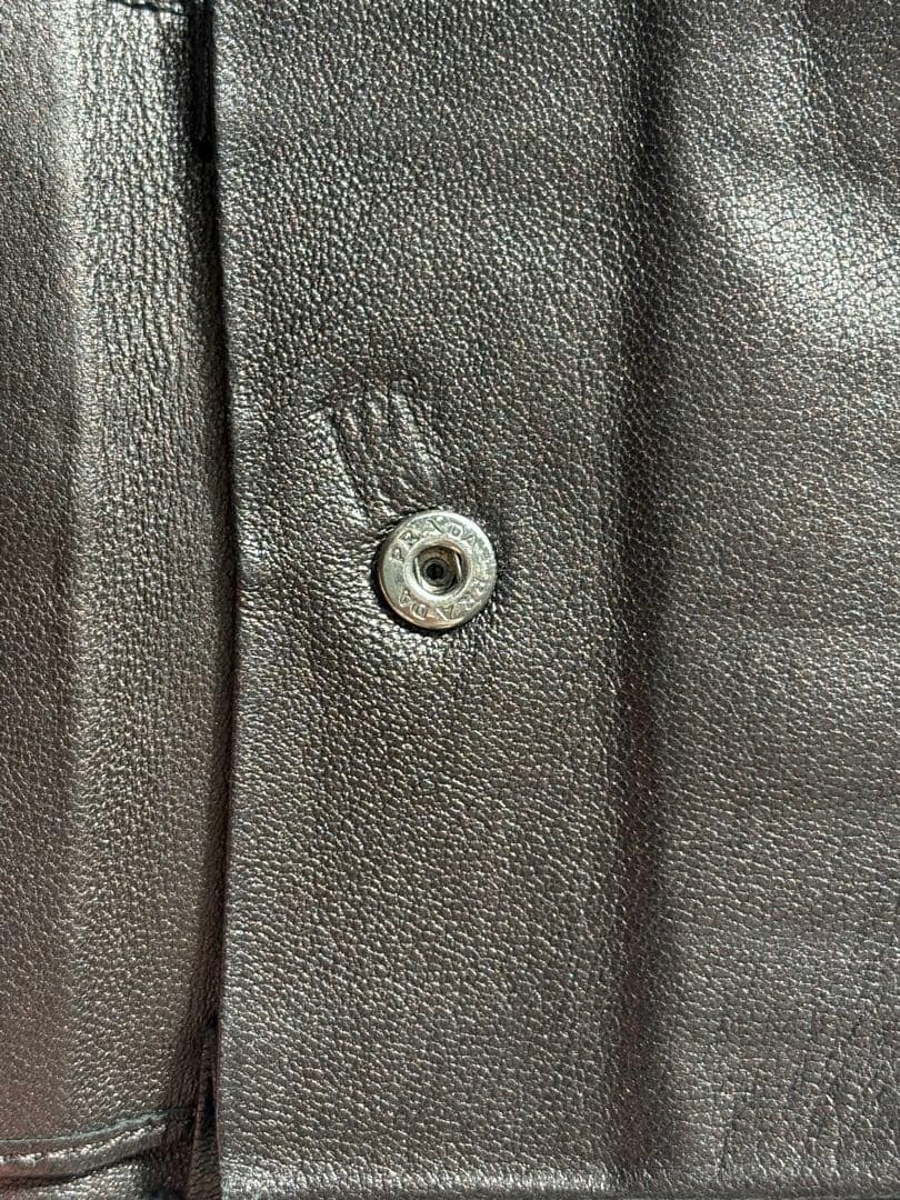 プラダ 三つ折り財布 ナッパレザー シルバーロゴ金具 グレー ブラック