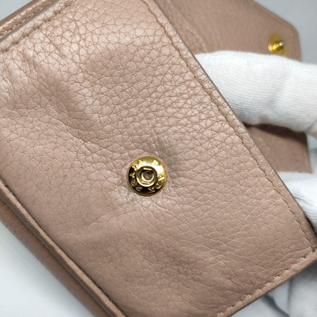 PRADAコンパクト２つ折り財布　プラダ折財布ピンクベージュ