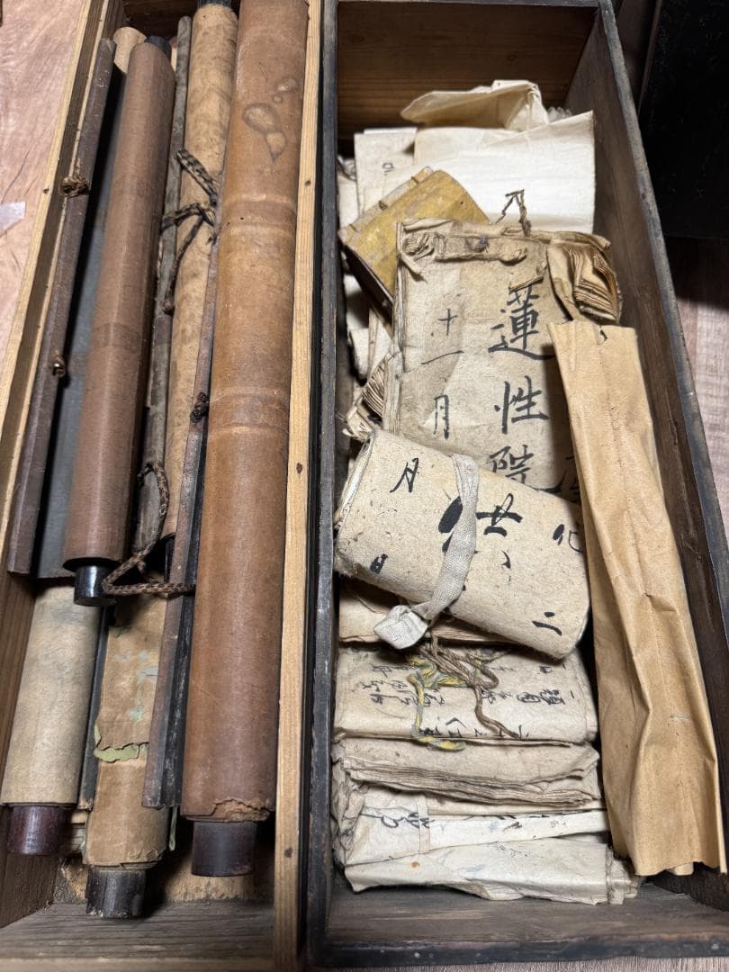 古い掛け軸、巻物と古書物のセット　まとめ売り