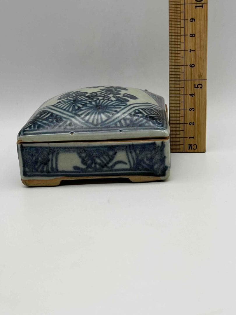 清乾隆時代 染付 青花祥瑞花卉文四方印泥盒 蓋盒 釘刻文字 香盒(E-65)