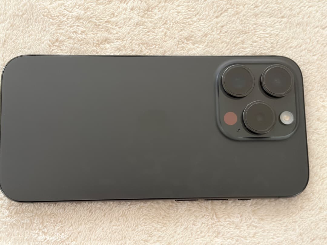 iPhone 15 Pro ブラックチタニウム 256 GB