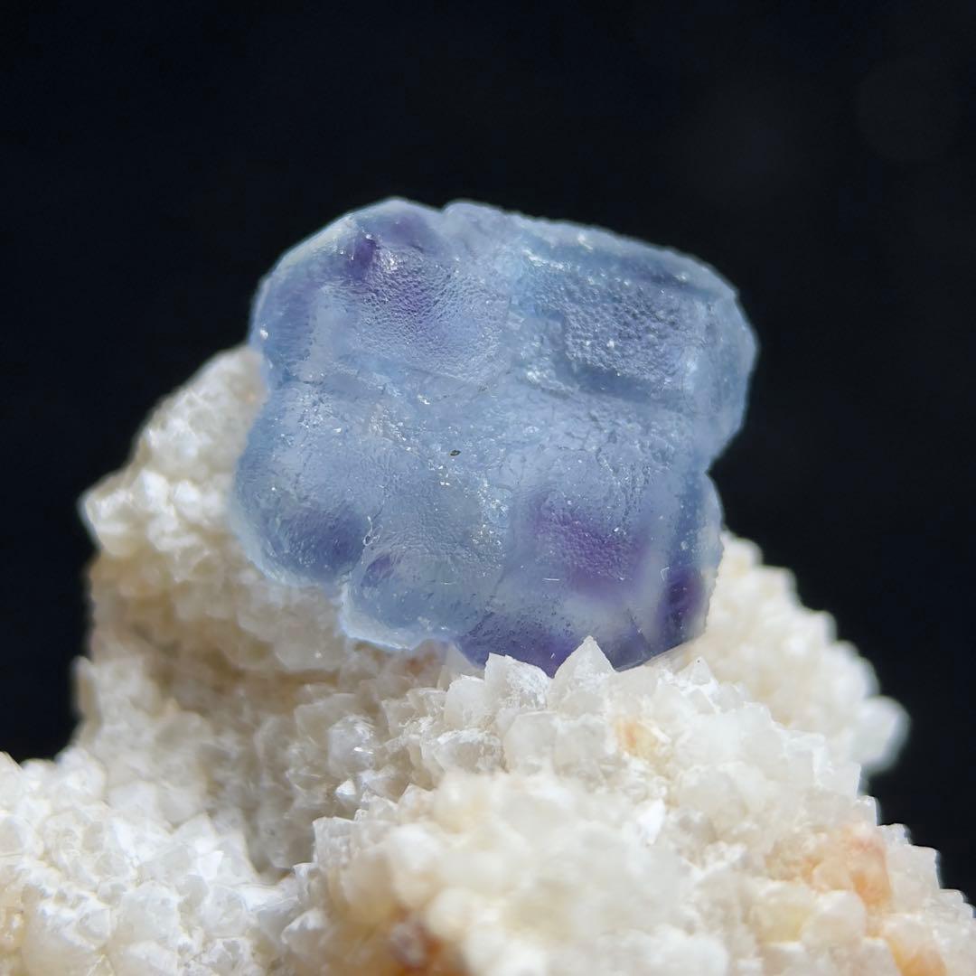 「小さな舞い」フローライト モランディカラー 鉱物標本 原石 置物 蛍石