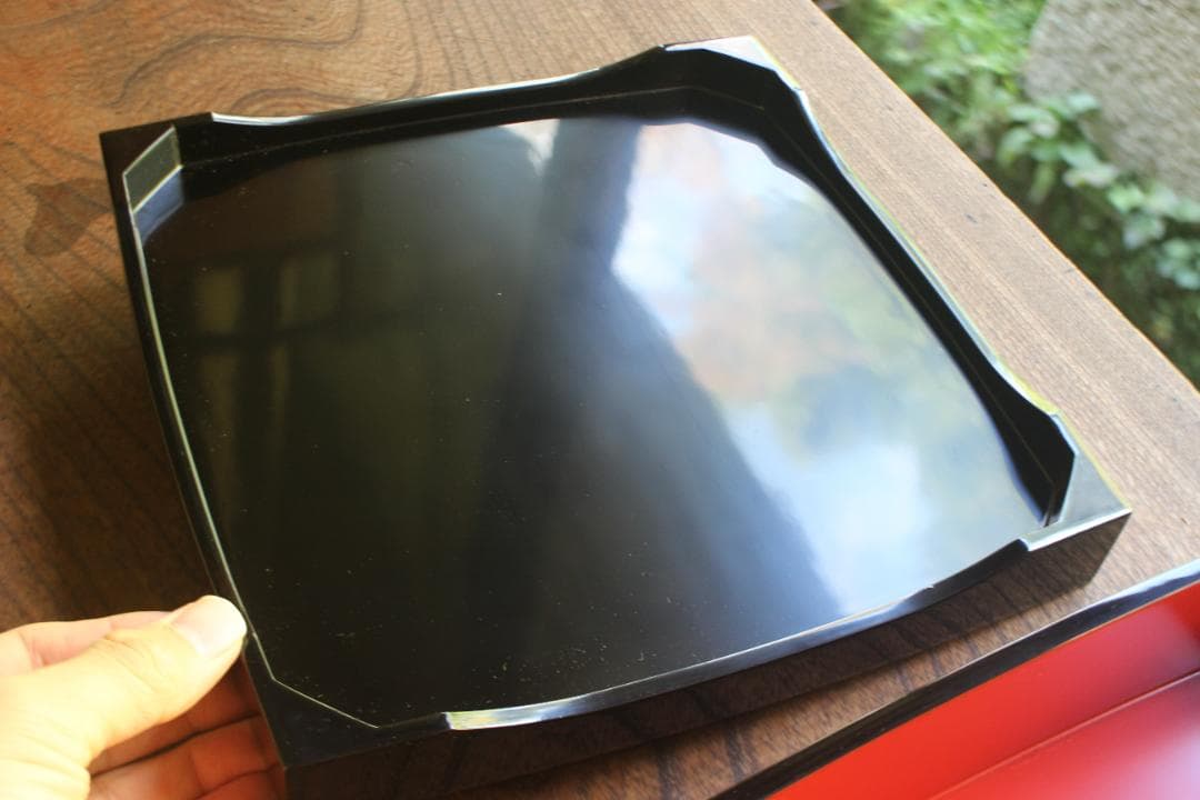 デッドストック！上質内朱黒漆に優美な梅蒔絵の映える台付二段重（検輪島塗重箱お重