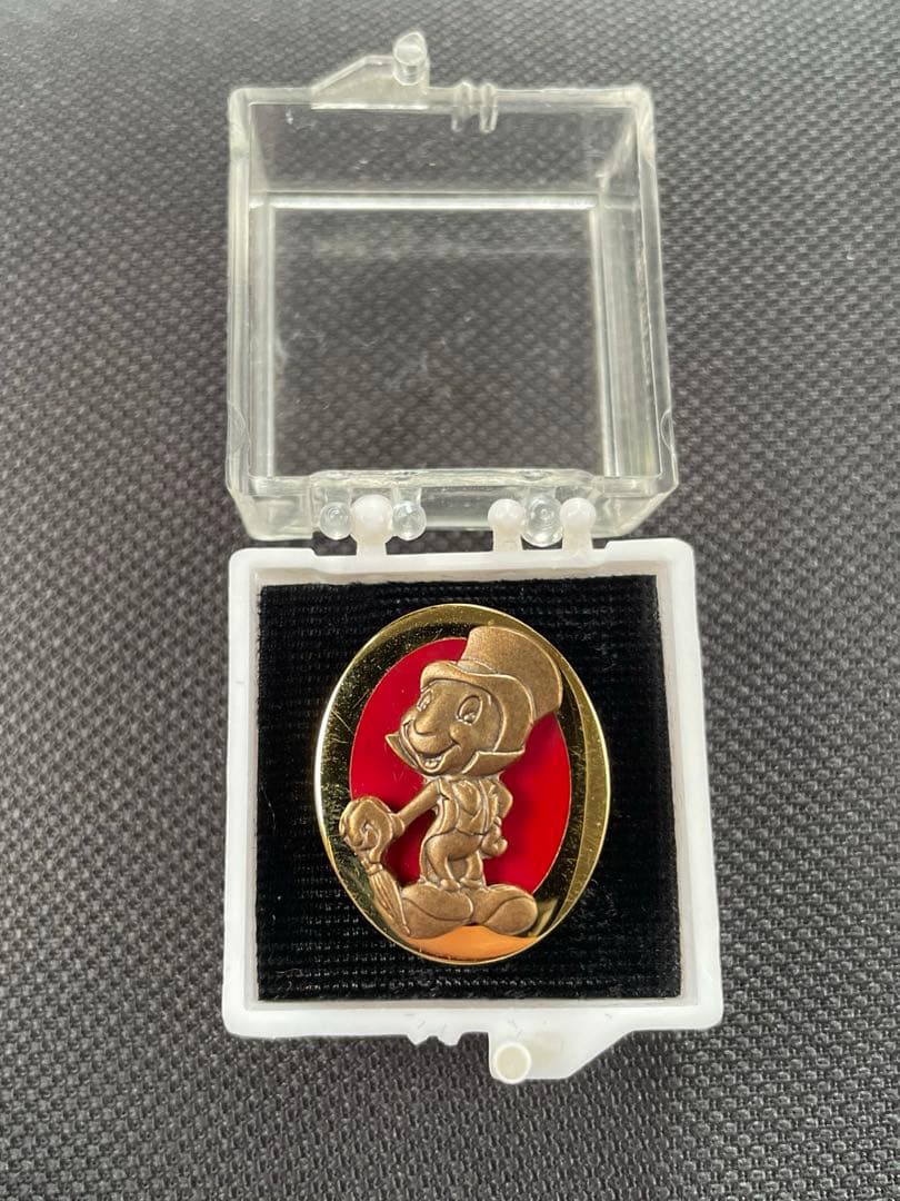 東京ディズニーリゾート　トレーナーピンバッジ　ジミニークリケット