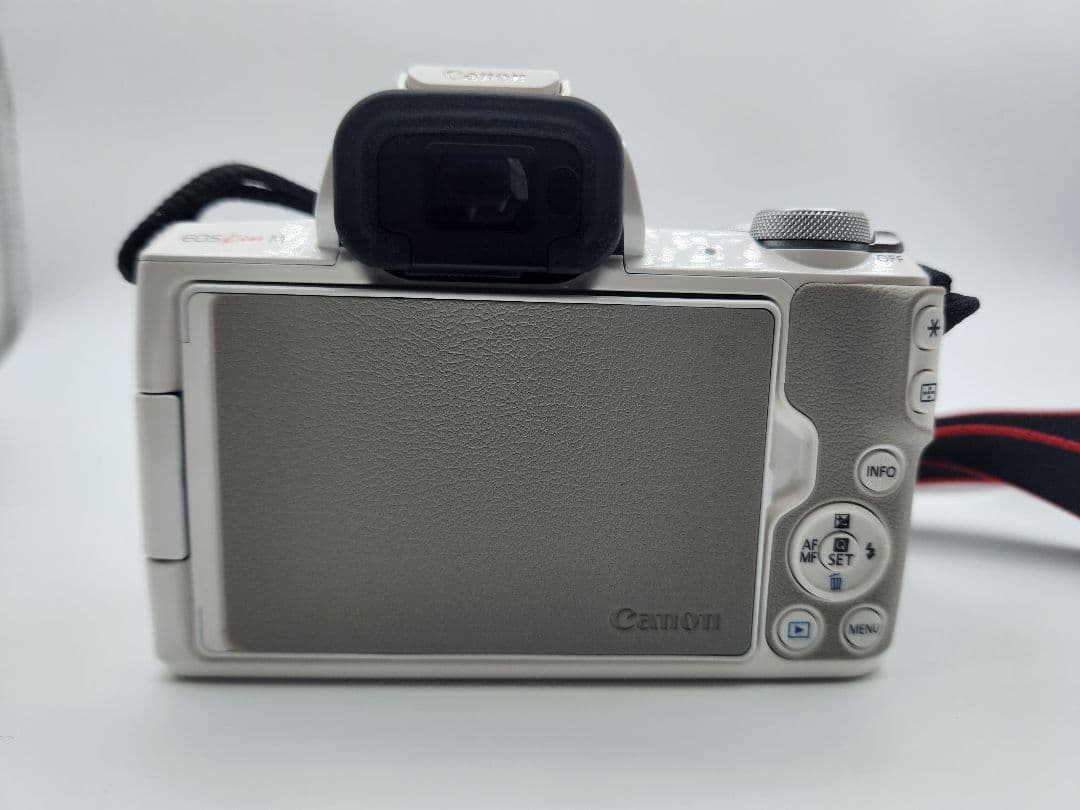 EOS Kiss M ダブルズームキット