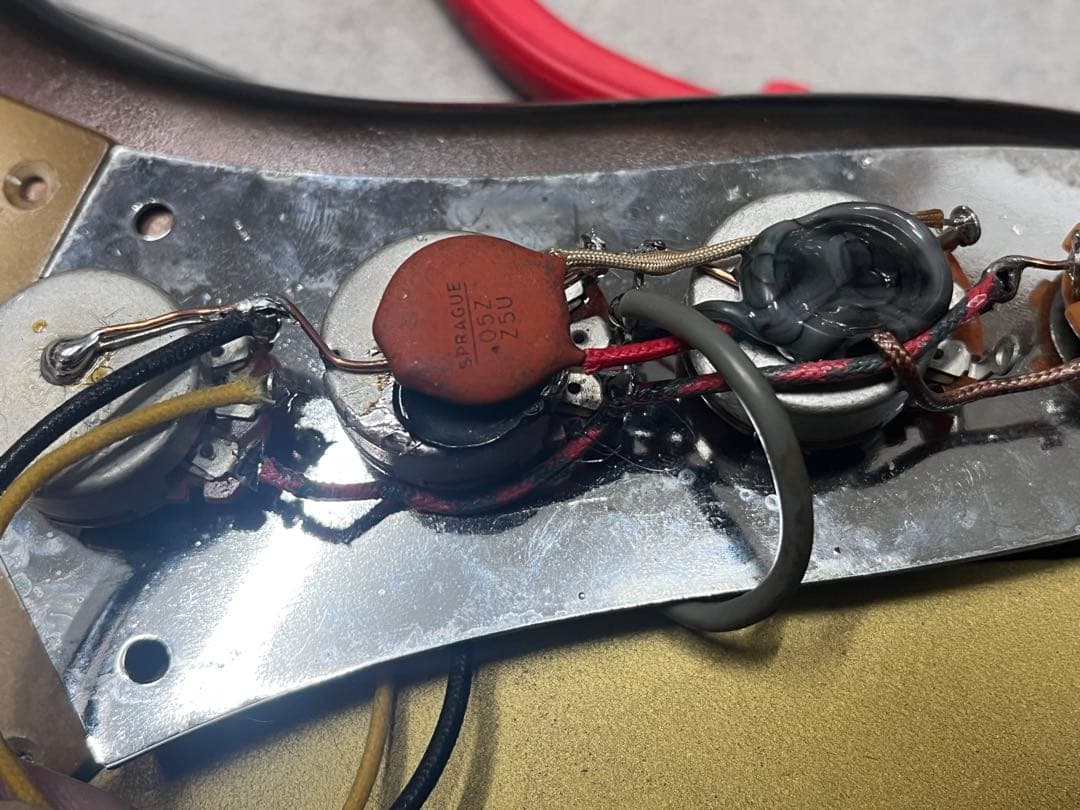 DeliciousTaylormade フレットレスジャズベース　　　　チーク材