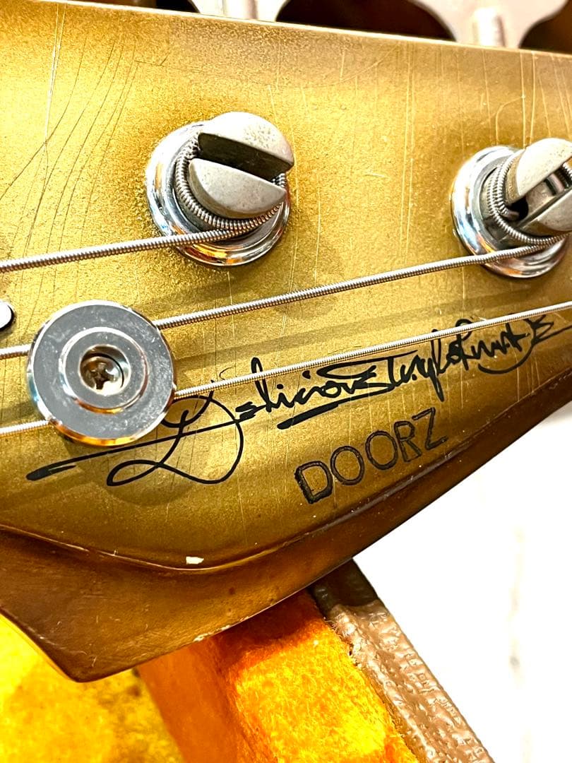 DeliciousTaylormade フレットレスジャズベース　　　　チーク材