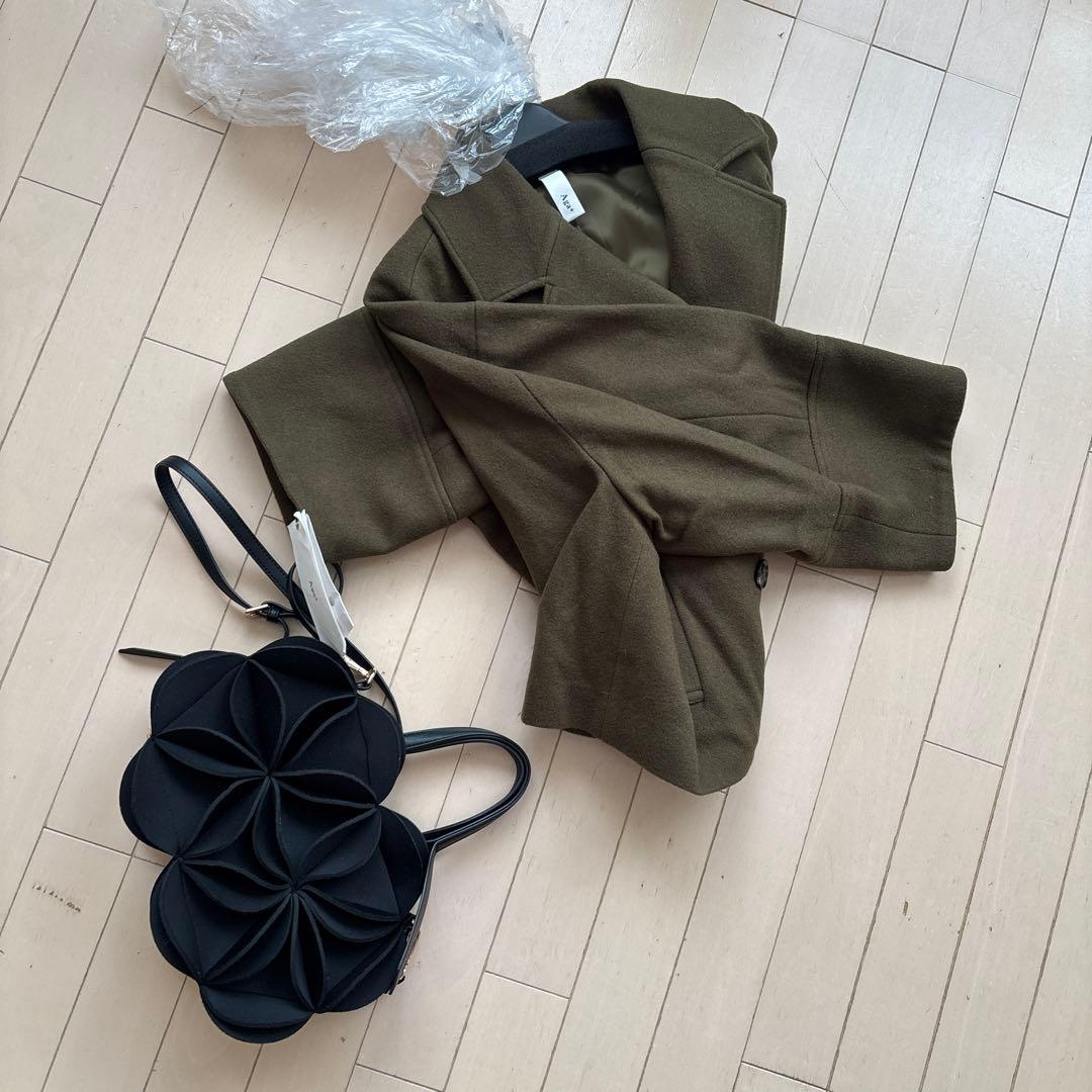 新品タグ付き☆Aga➕アウター☆定価３９０００円☆カーキ☆送料込み