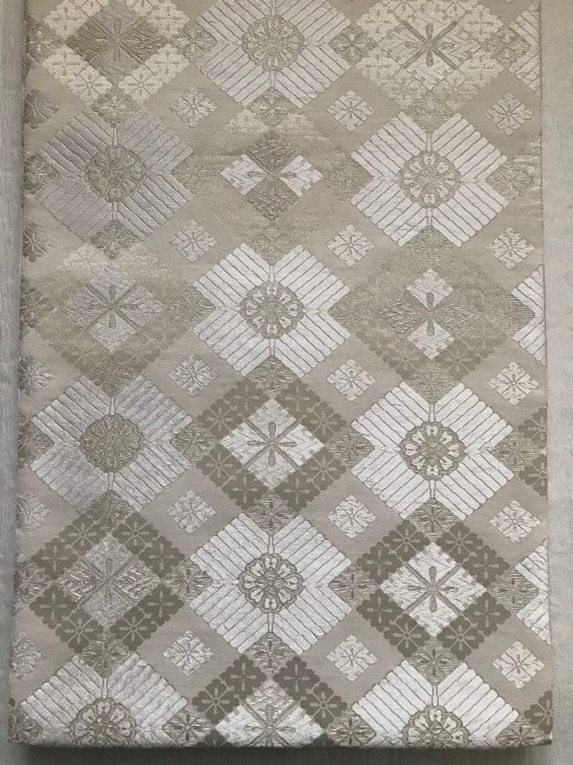 とっても使い勝手の良い白とシルバーの袋帯　正絹