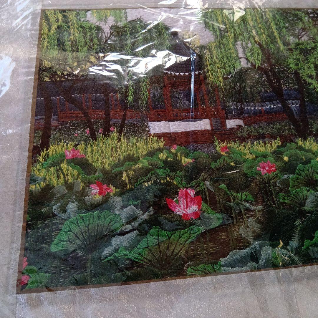 新品未使用品　刺繍絵　蓮の花　全部刺しゅう　絵画コレクション　中国　アンティーク