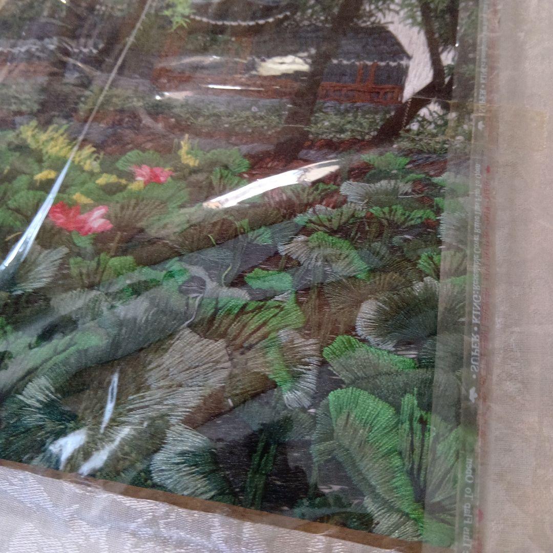 新品未使用品　刺繍絵　蓮の花　全部刺しゅう　絵画コレクション　中国　アンティーク