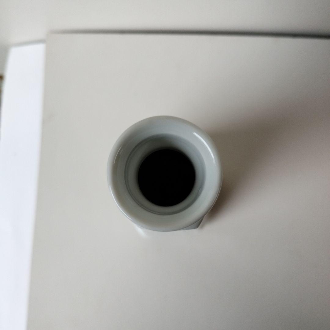 白磁面取花瓶　正月作　砥部焼