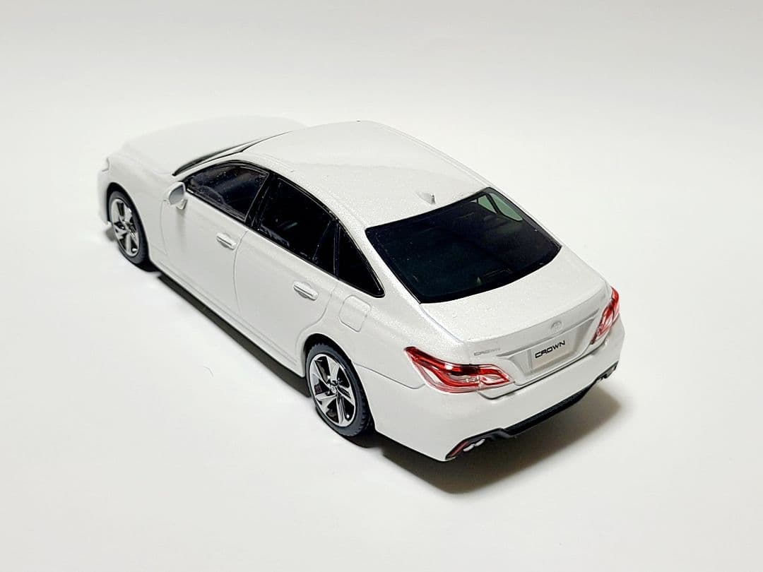 トヨタ 220系クラウン RSアドバンス カラーサンプル