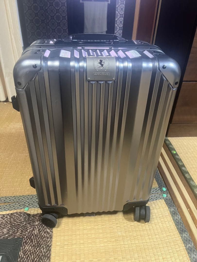 レジェンドウォーカーシルバーキャリーケース　36l