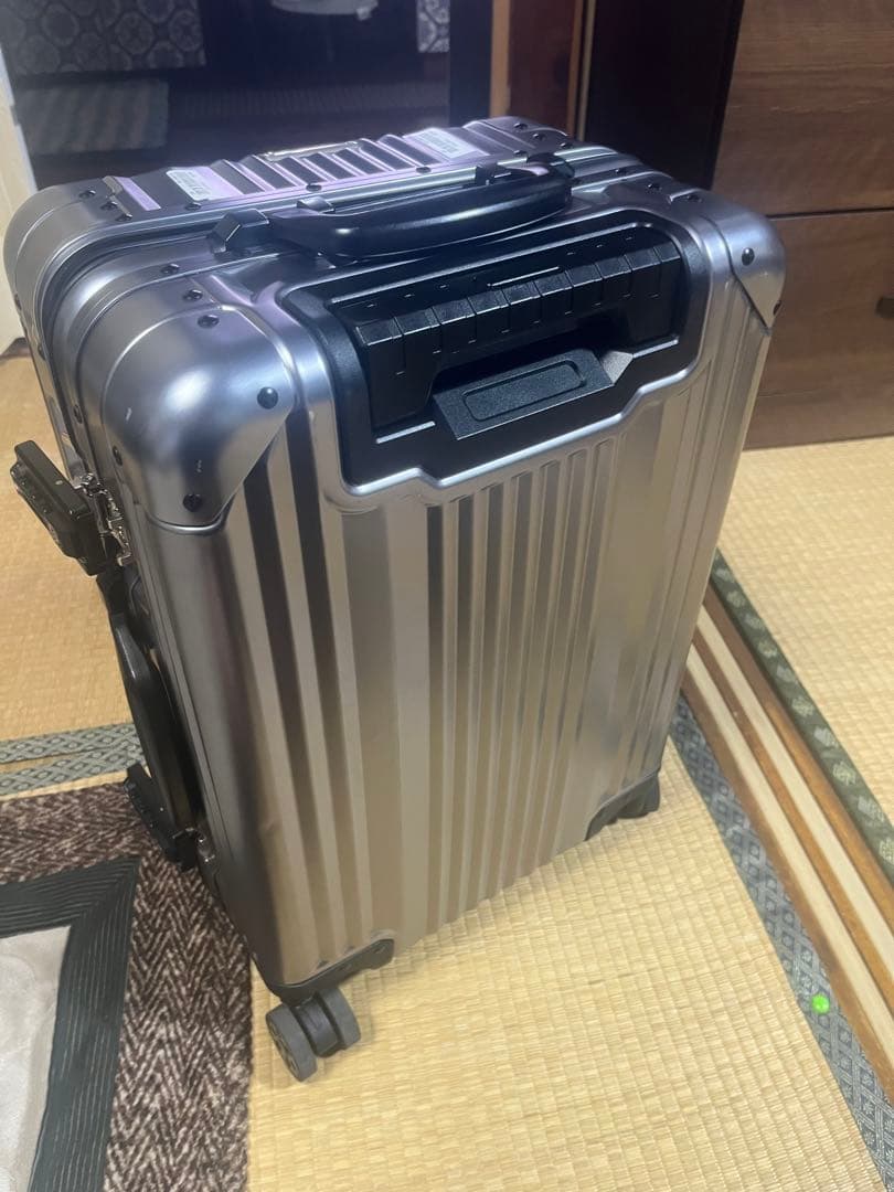 レジェンドウォーカーシルバーキャリーケース　36l