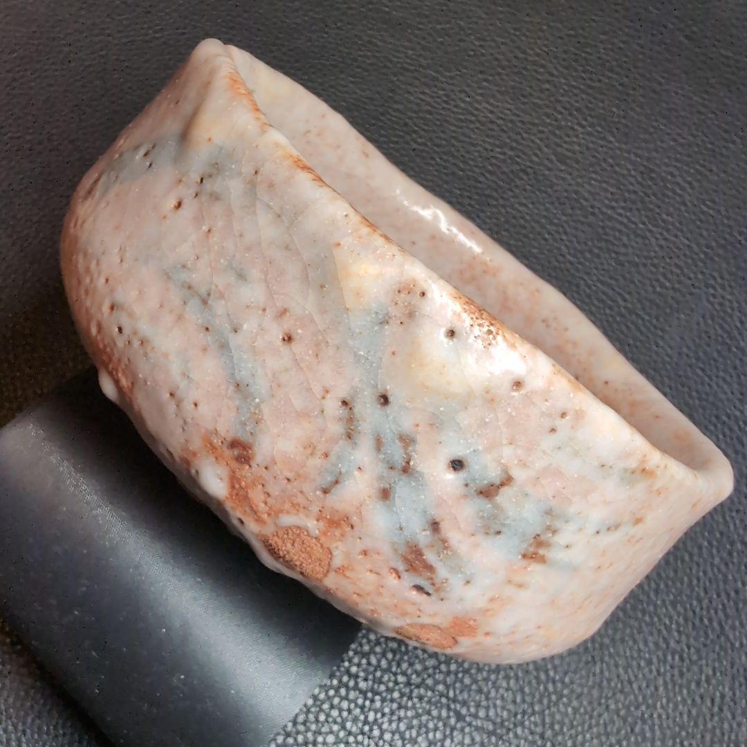 【茶道】抹茶茶碗　水野古麦　作　志野焼　紋様あり　大振　安定感と迫力あり！