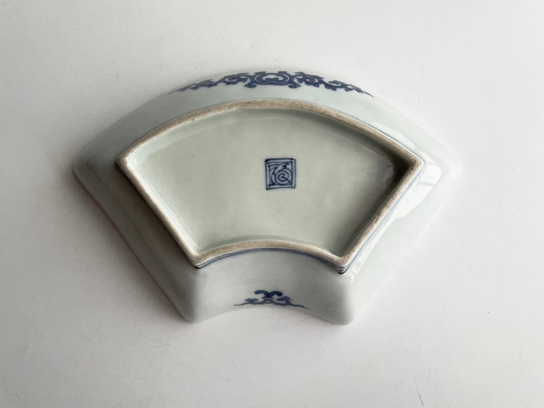 骨董　アンティーク　古伊万里　染付　窓絵　牛　山水　氷割　扇形　向付　変形皿　皿