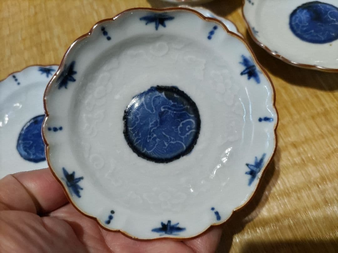 古伊万里　小皿（５枚）11㎝　上手品・陽刻・口錆・染付・雨龍・蜂？