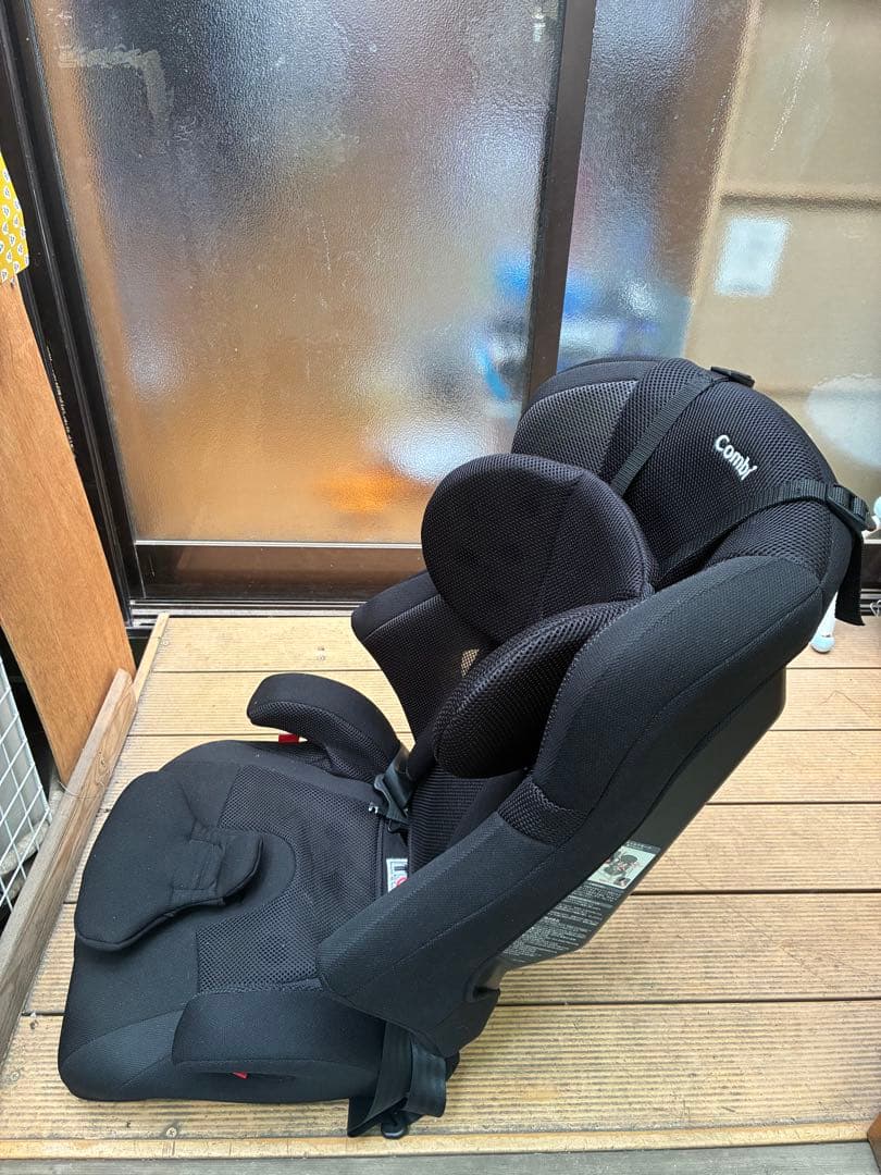 Combi ブラック チャイルドシート