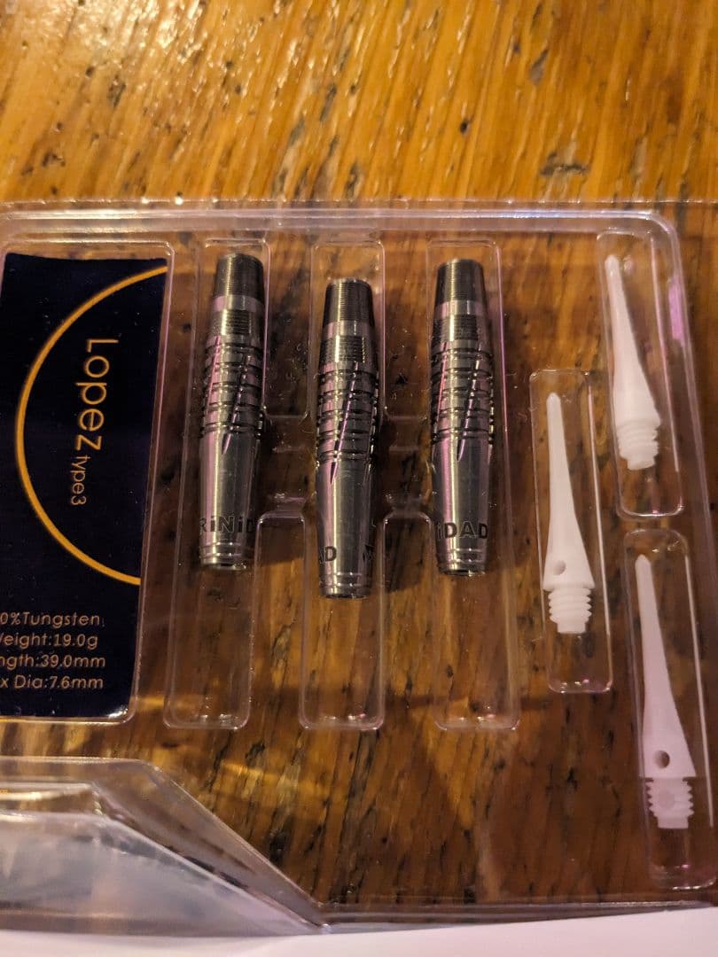 新品　サイン入りダーツ　廃盤　トリニダード　ロペス3