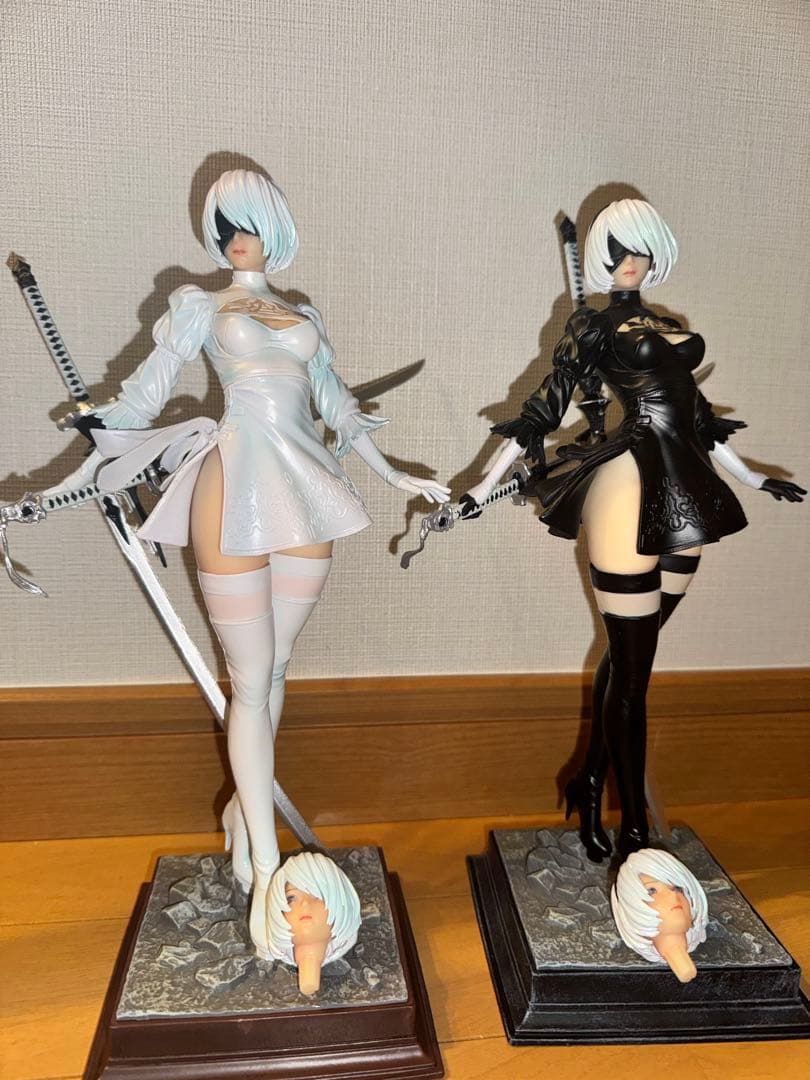 ニーアオートマタ 2B フィギュア 黒と白 2個セット