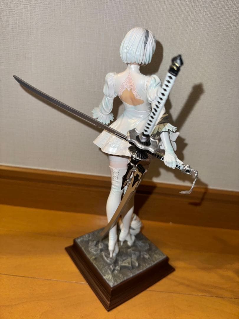 ニーアオートマタ 2B フィギュア 黒と白 2個セット