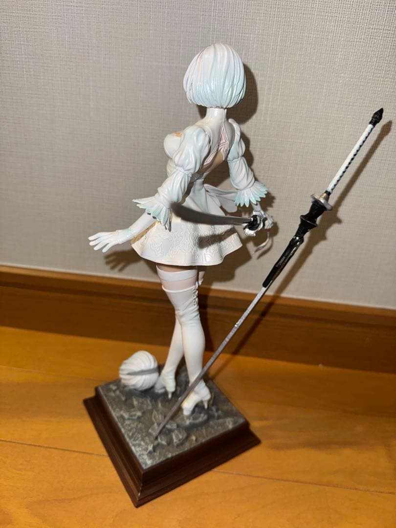 ニーアオートマタ 2B フィギュア 黒と白 2個セット