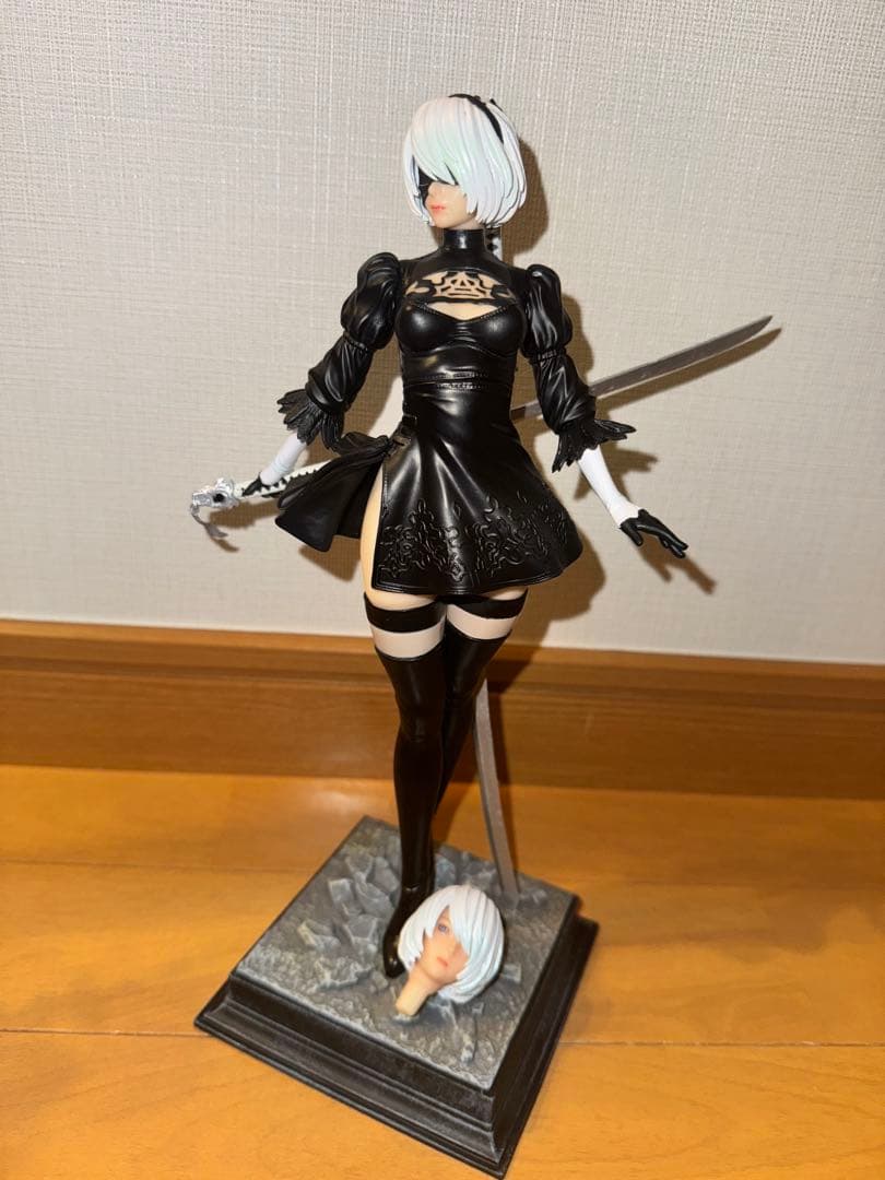 ニーアオートマタ 2B フィギュア 黒と白 2個セット