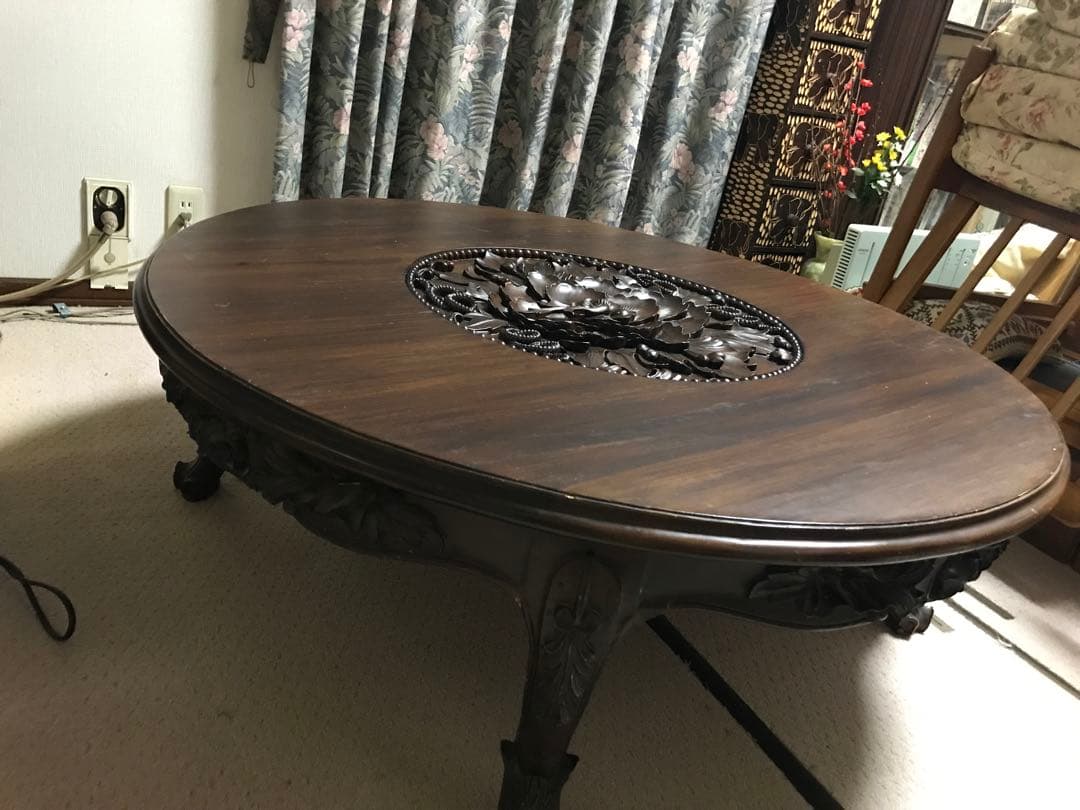 アジアン家具　円形木製テーブル 彫刻花模様　再値下げしました