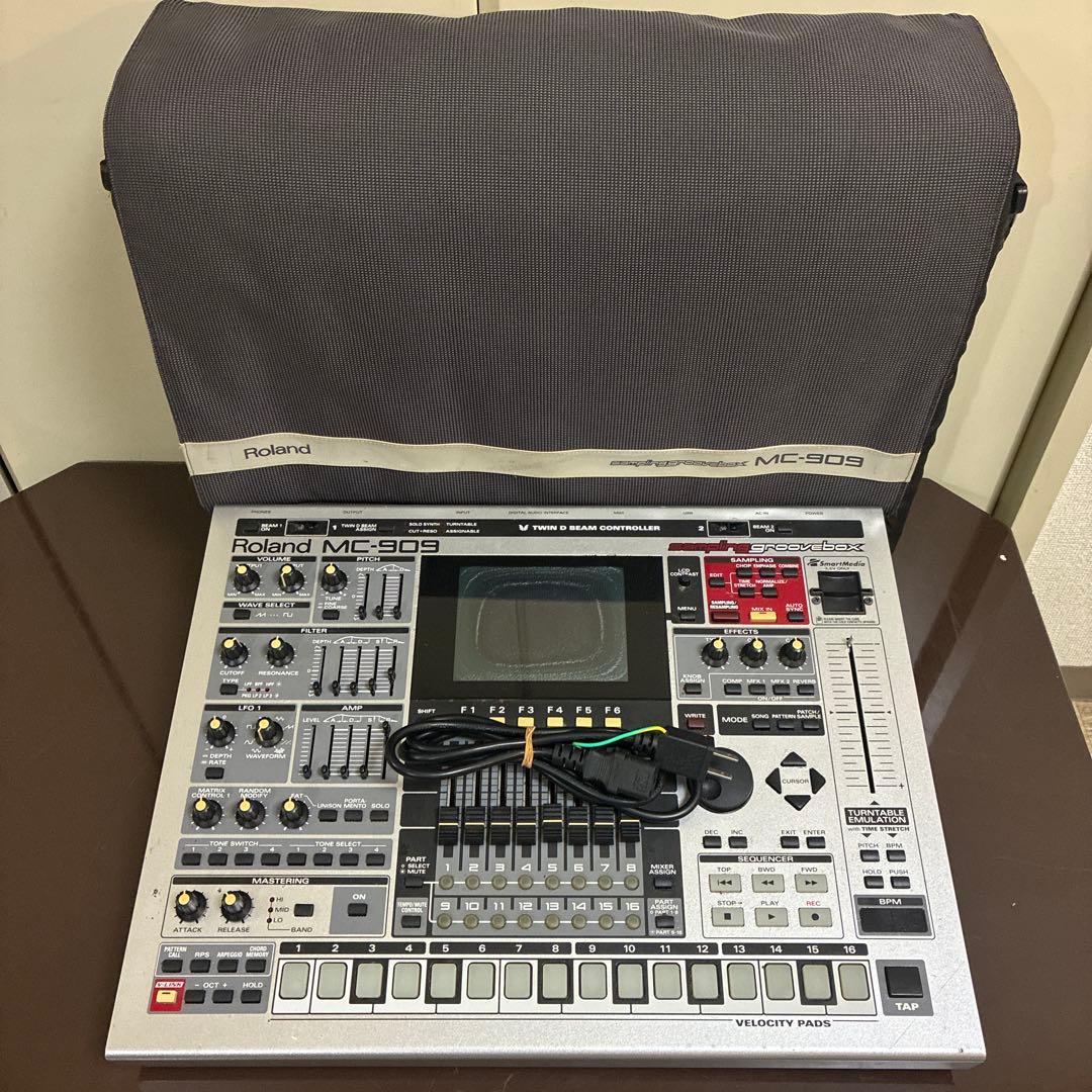Roland MC-909 Groovebox サンプラー ケース付き