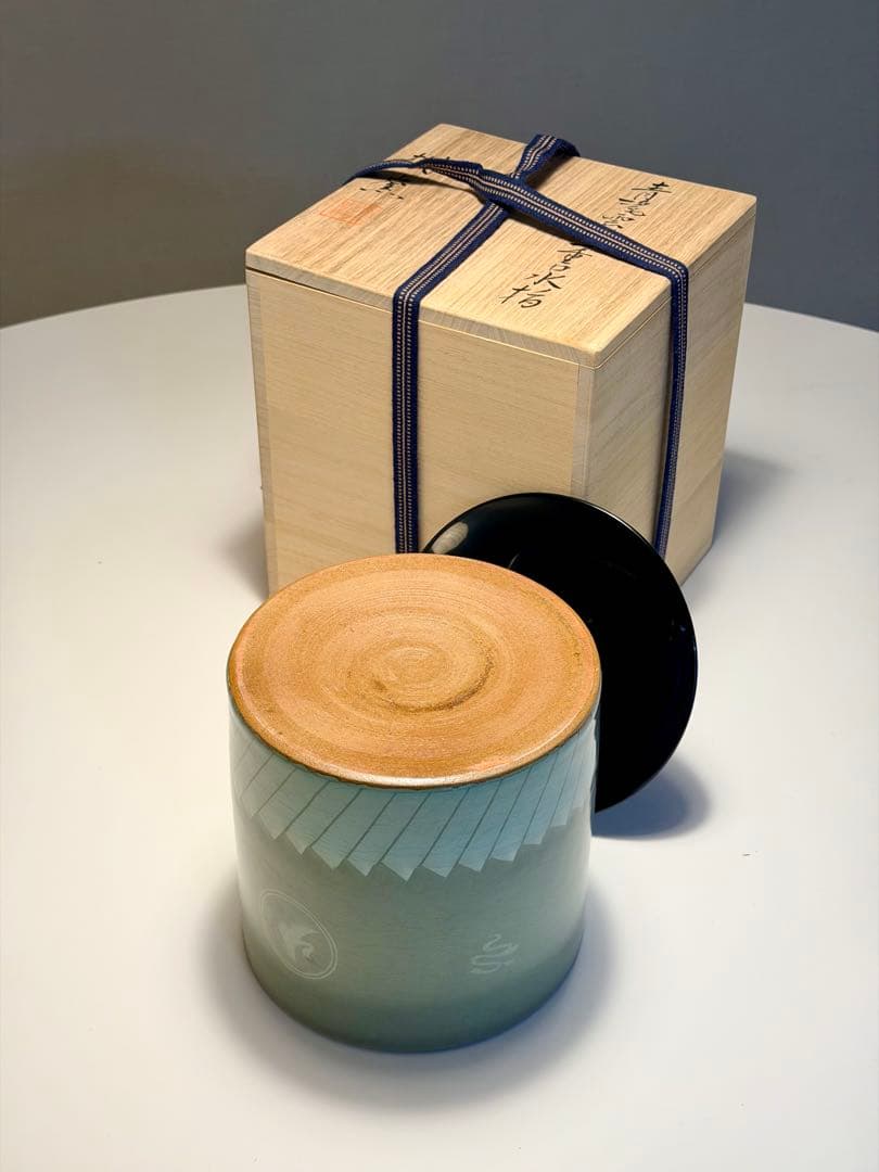 青瓷雲鶴　一重口水指　蓋付き