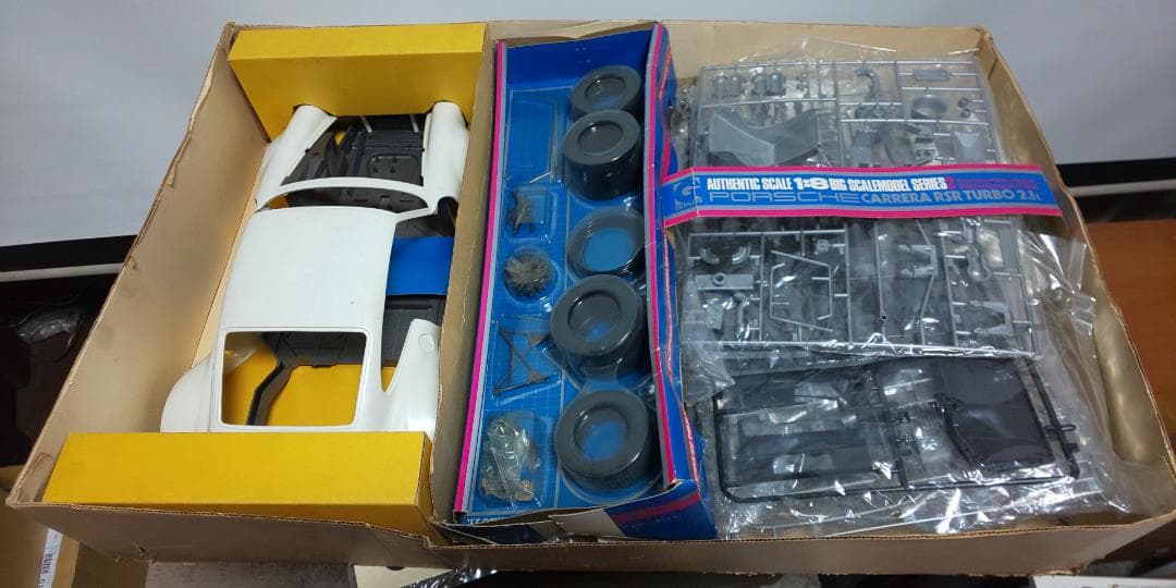 永大グリップ 1:8 ポルシェカレラ RSRターボ 2.1 未組み立て