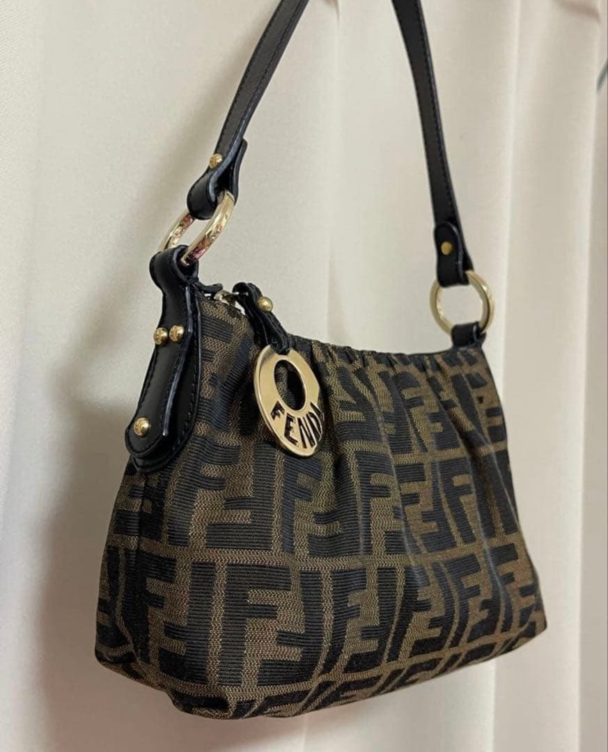 FENDI ズッカ柄ショルダーバッグ ハン ドバッグショルダーバッグ [中古]