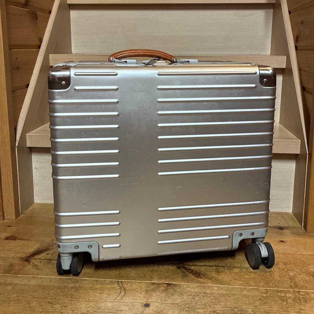 42L トリオ イノベーター アルミ スーツケース シルバー ビジネス 出張