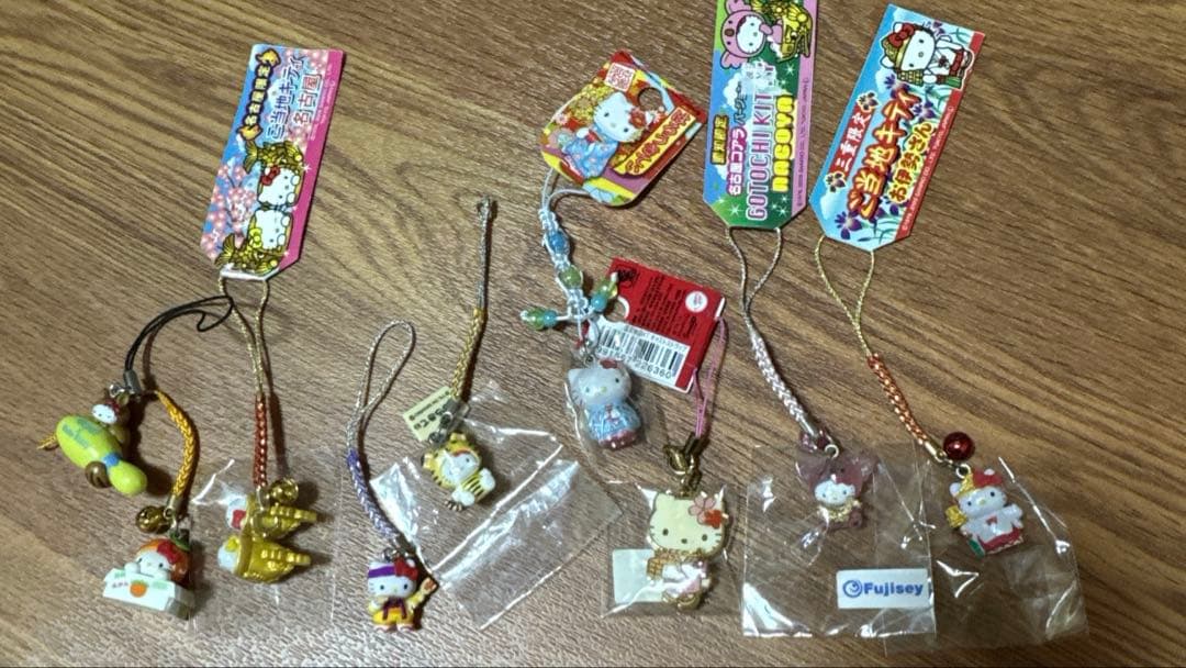 ♡ハローキティ♡ご当地　根付ストラップ/ボールペンなど38個　未開封多数