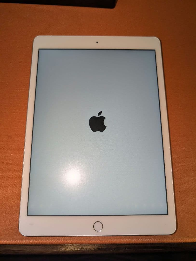 iPad (第8世代) 32GB Wi-Fi+Cellular シルバー