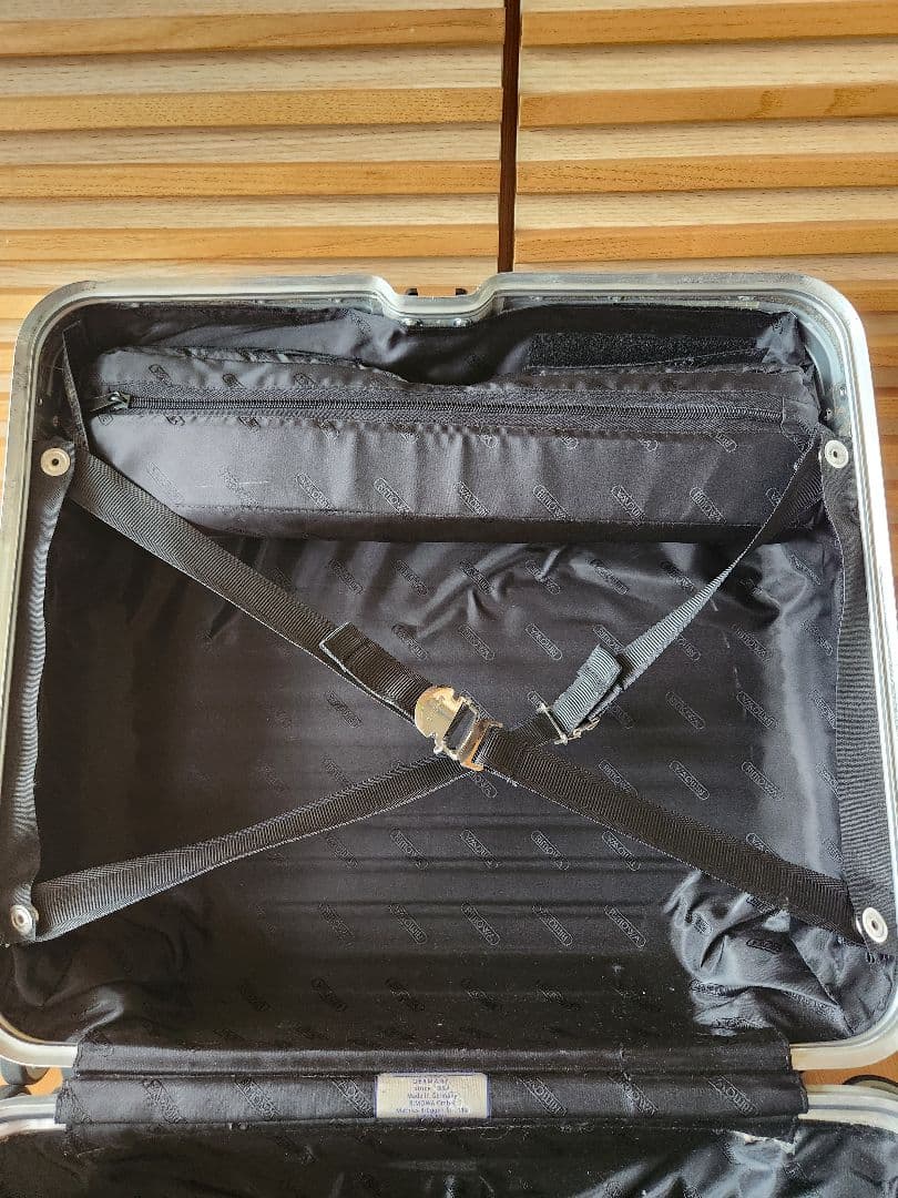 リモワ トパーズ ビジネストロリー２６L 機内持ち込み可能サイズ ４輪