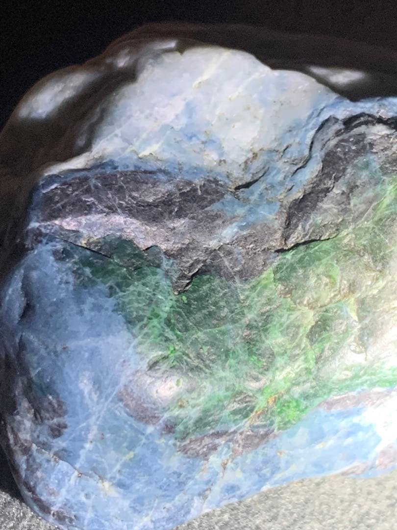 糸魚川４色ひすい　海石　翡翠　原石　翡翠　鉱物標本　コン沢　水石　根付　青翡翠