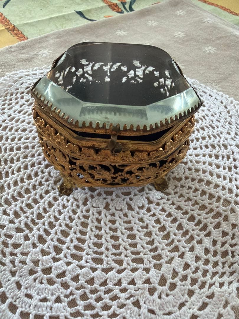 ヨーロッパ製 アンティーク ジュエリーボックス 真鍮×ガラス 脚付き 小物入れ