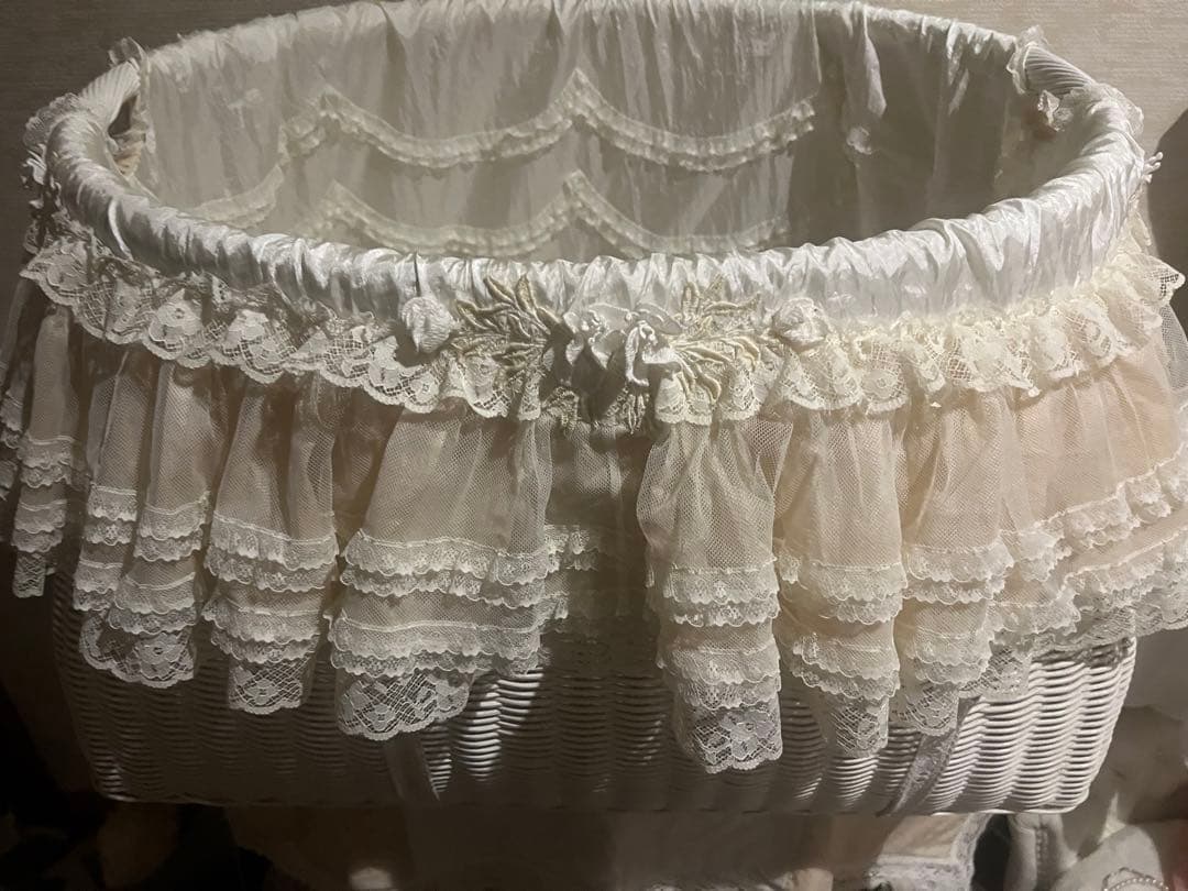 さえら　かご　フリル付きラタンバスケット