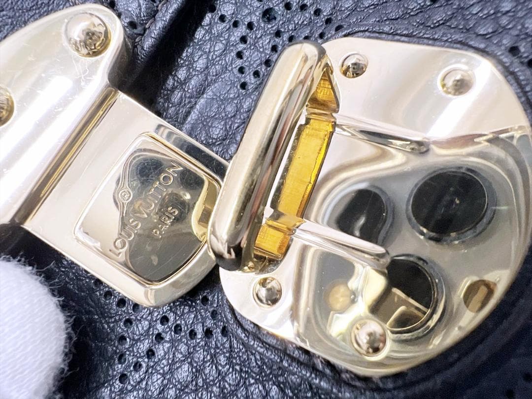 美品　ルイヴィトン　マヒナ　ポルフォイユ　アメリア　三つ折り長財布　M95549