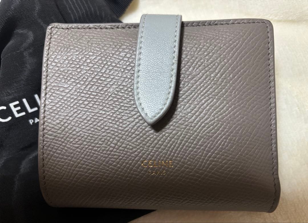 セリーヌ　二つ折り財布