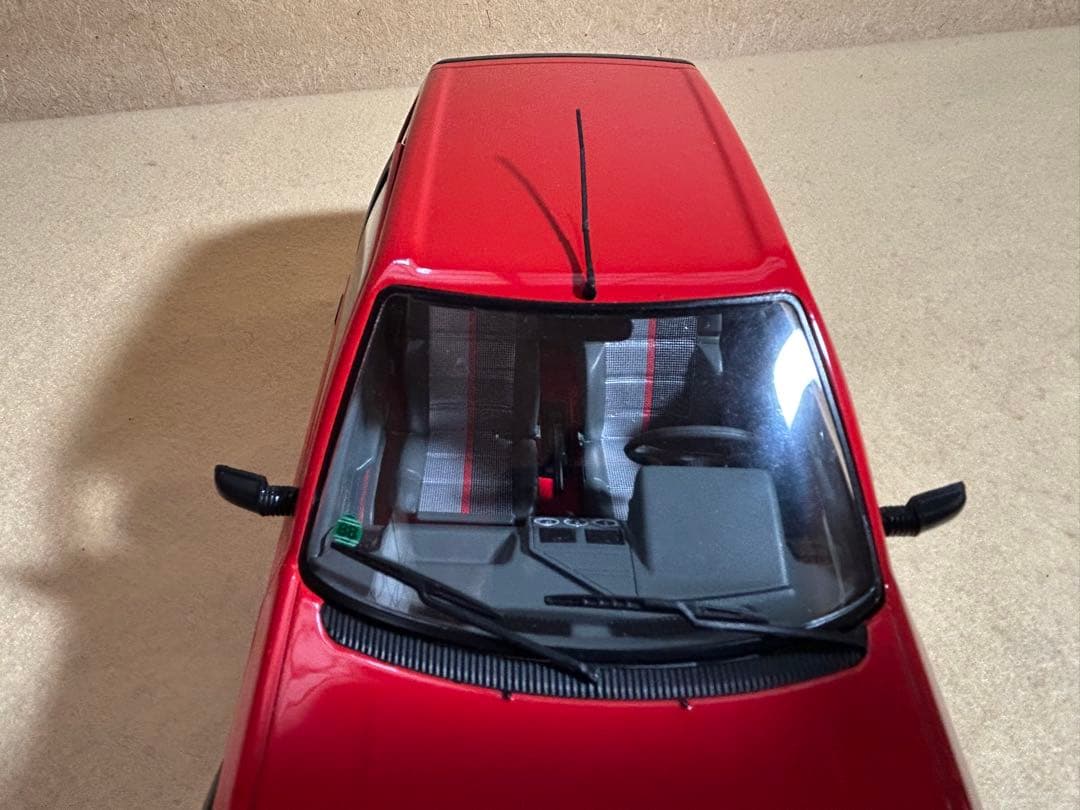 【希少】1/18 プジョー 205（小さな訳あり）