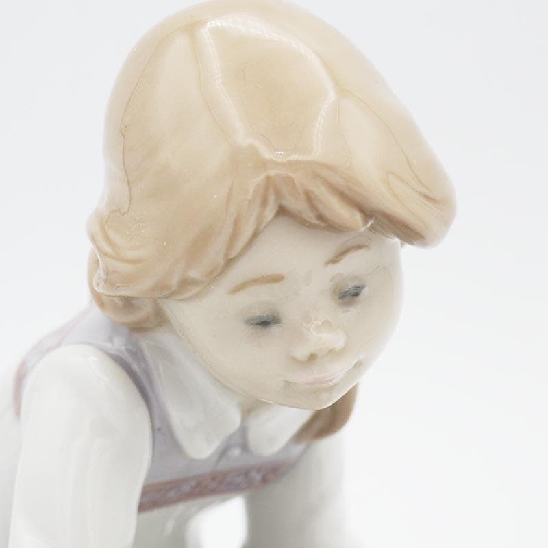 リヤドロ 5595 こっそりお外へ 仔犬 スペイン 少女 フィギュリン 【絶版】