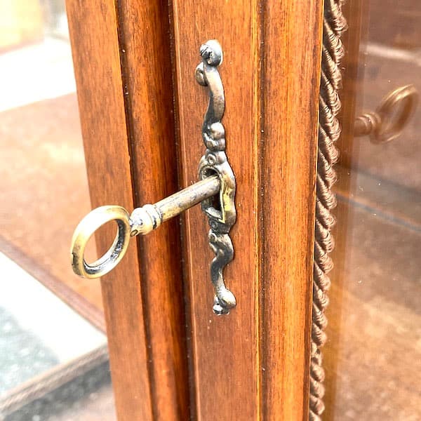 関西限定　送料別イギリスビンテージ家具　ガラスキャビネット　カップボード　飾り棚