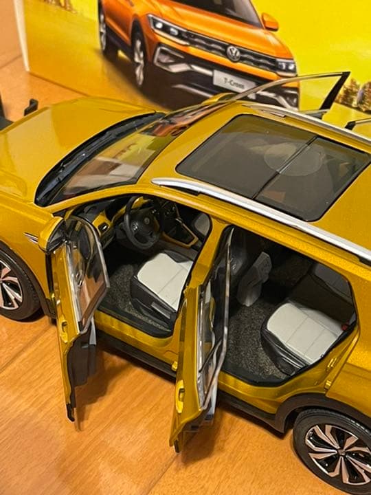 VW T-Cross 1/18ミニカー